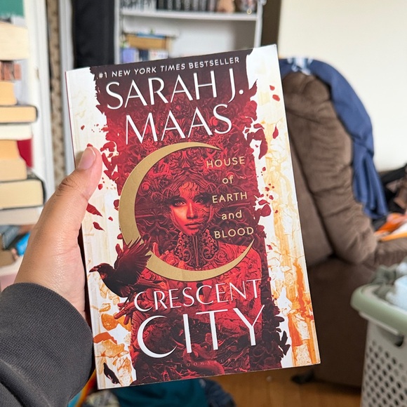 Other - Sarah J. Maas - Crescent City (Red & Gold)